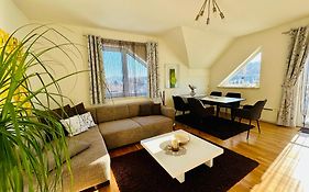 Superior-Apartment mit Pool und Seezugang